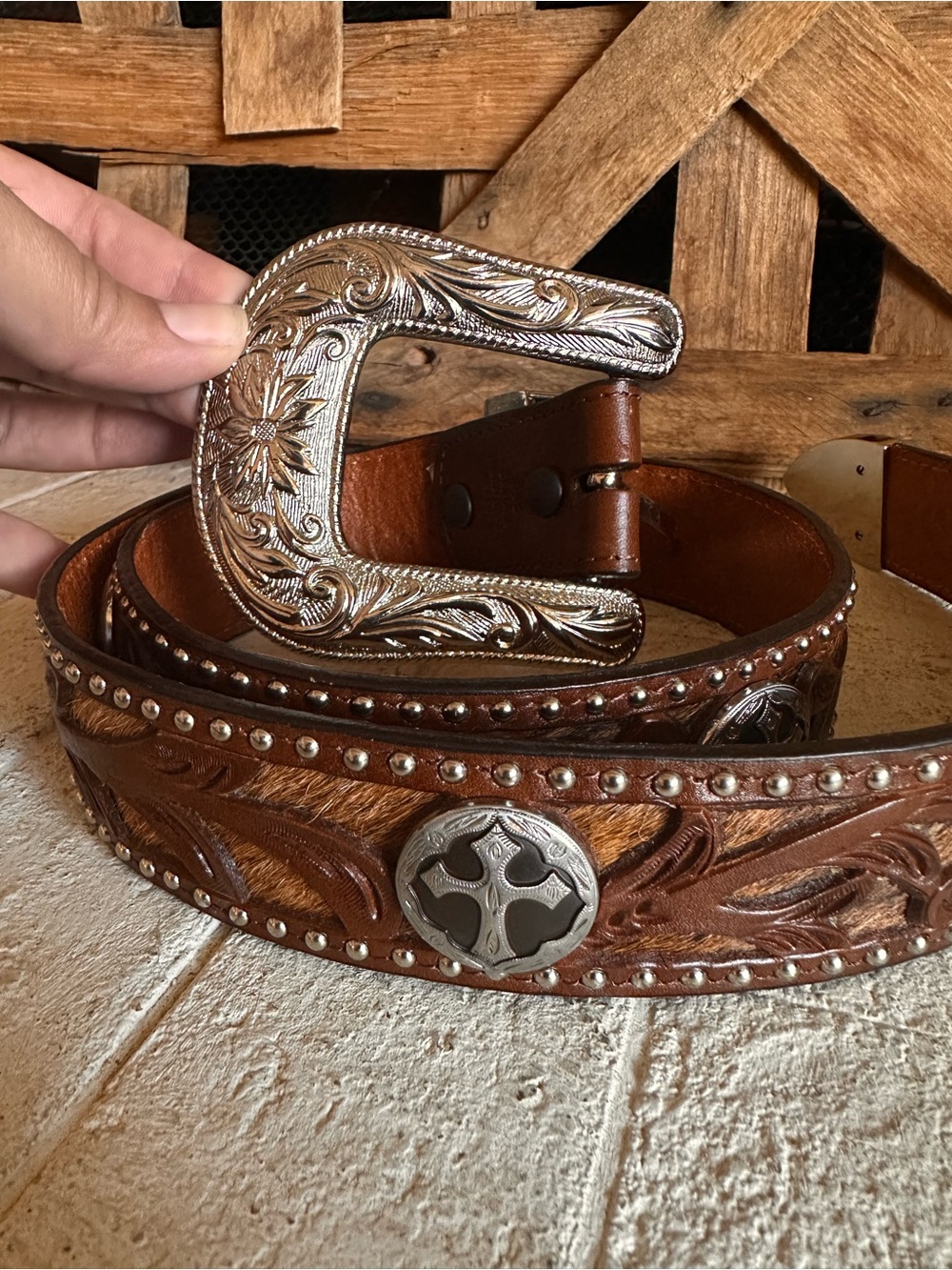 3D Ladies Silver Stud Cross Embellished Handtooled Leather Western Belt: 32-34